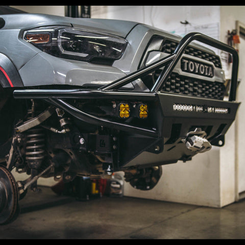 Close-up of the Hybrid bumper with full-height bull bar with tube gusset.